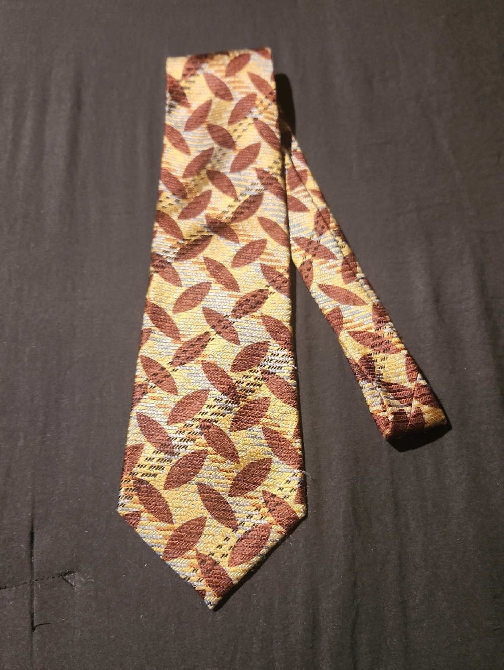 Men's Brown and Gold Patterned Tie - Classic Geometric Design